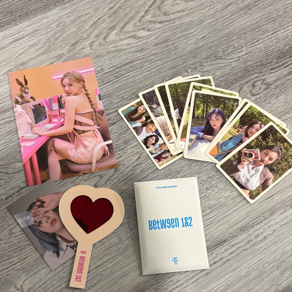 Between 1&2 Mini Album - Picture 4 of 6